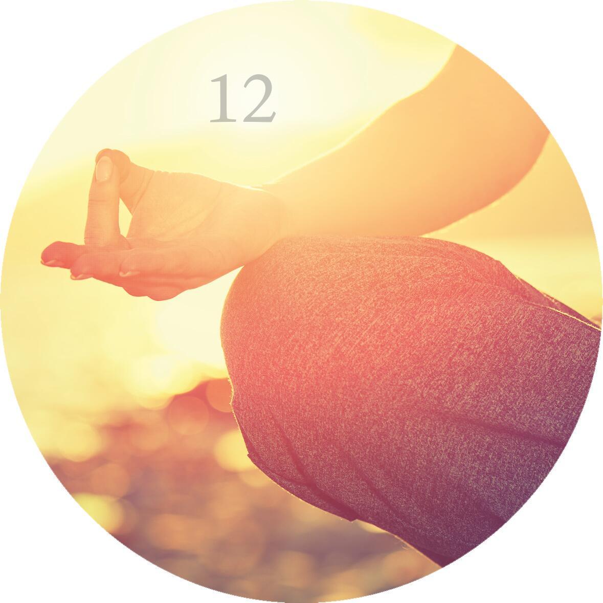 Adventskalender in der Dose. 24 kleine Yoga-Auszeiten für den Advent